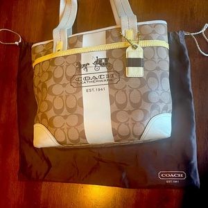 100%Authentic Coach Signature Horse& Carriage Tote